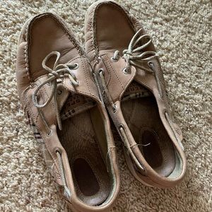 Tan/plaid side sperrys